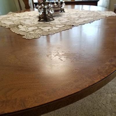 Thomasville Dining Room Table W/ Leaves & Chairs