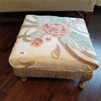 Vintage Floral Pattern Padded Ottoman