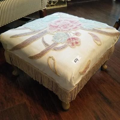 Vintage Floral Pattern Padded Ottoman