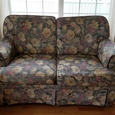Floral Loveseat Excellent Condition 