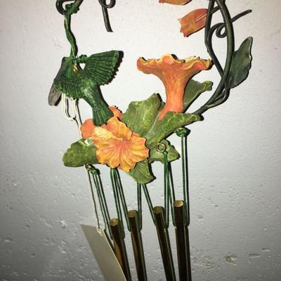 Box Full of DÃ©cor w/ Windchimes