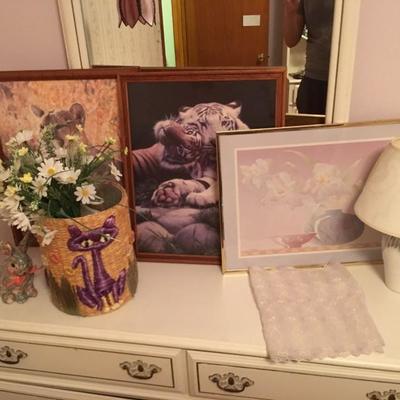 Contents on Dresser