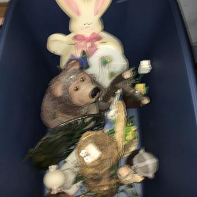 Box Full of DÃ©cor w/ Windchimes