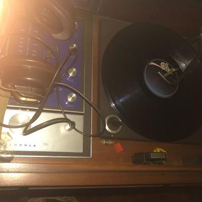 Stero system with turntable
