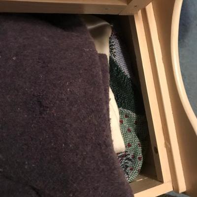 Storage Bench, Photos and contents