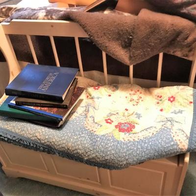 Storage Bench, Photos and contents