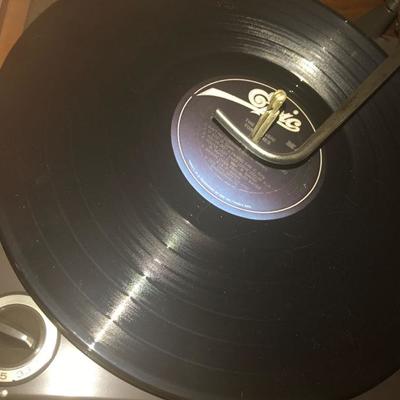 Stero system with turntable