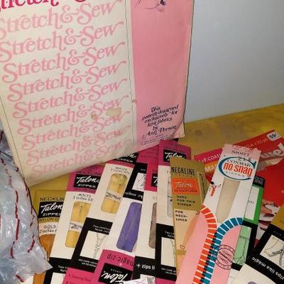 HUGE Sewing Lot Carry Sewing Bag and Whatnots -Lot #237 