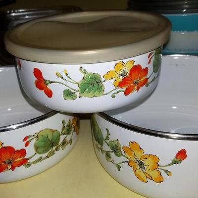 Vintage Pyrex With Lids #176 