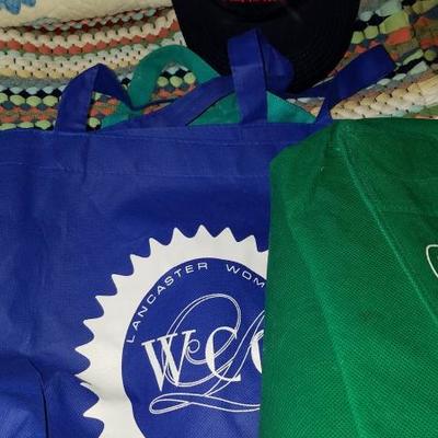 (2) Throw Rugs Three Reusable Bags & Bedding - Lot # 229