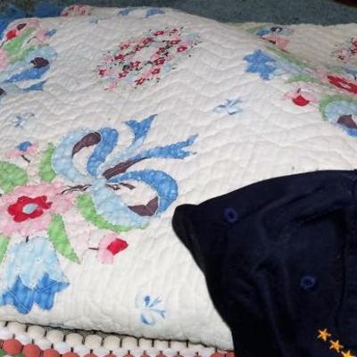 (2) Throw Rugs Three Reusable Bags & Bedding - Lot # 229
