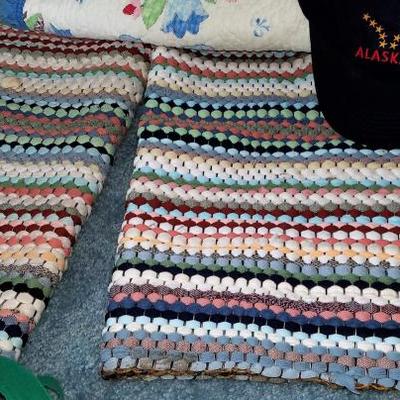 (2) Throw Rugs Three Reusable Bags & Bedding - Lot # 229