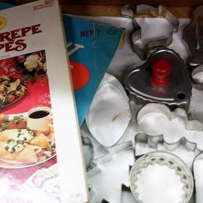 Vintage Cookie Cutters And Bakeware #177 