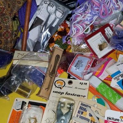 HUGE Sewing Lot Carry Sewing Bag and Whatnots -Lot #237 