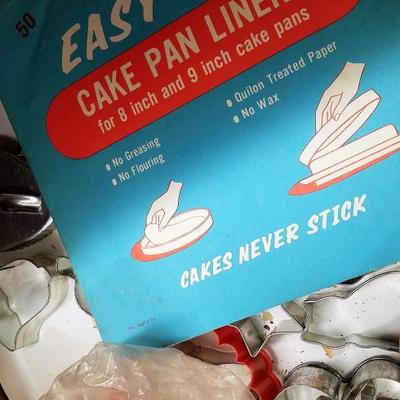 Vintage Cookie Cutters And Bakeware #177 