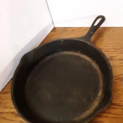 Cast iron skillet