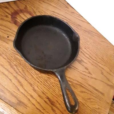 Cast iron skillet