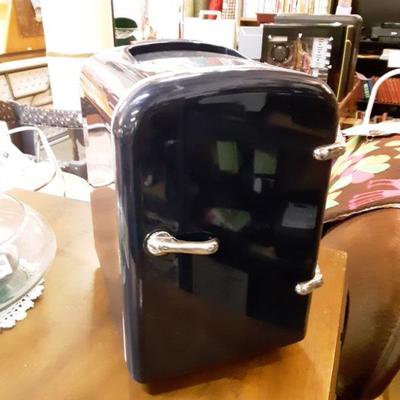 Mini desk food storage