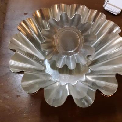 Metal fluted bakers 
