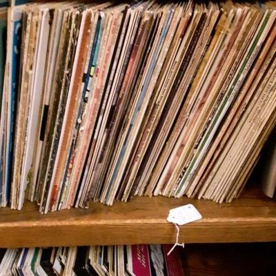 Lot of 115 EP 33s vinyl albums