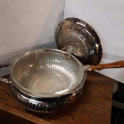 Pyrex casserole pot 