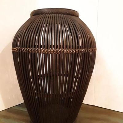 Wicker umbrella holder