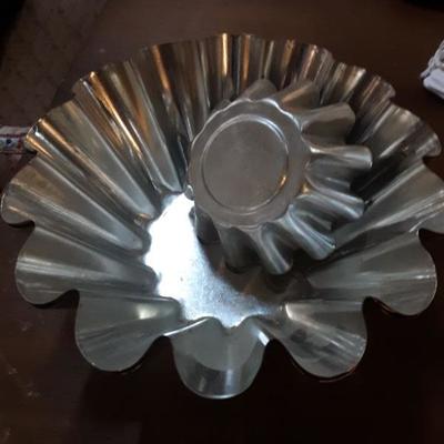 Metal fluted bakers 