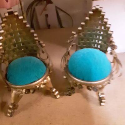 Miniature dÃ©cor chairs