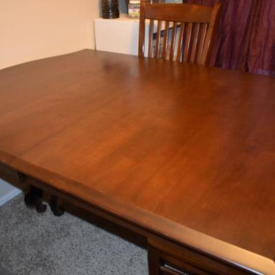 NICE Dining Room Table With Leaves & 6 Chairs 