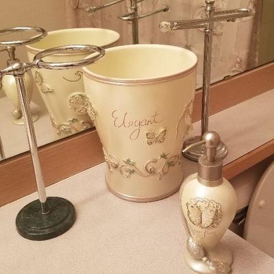Adorable Modern Shabby Chic Style Bathroom set Shower Curtain, rod + accessories 