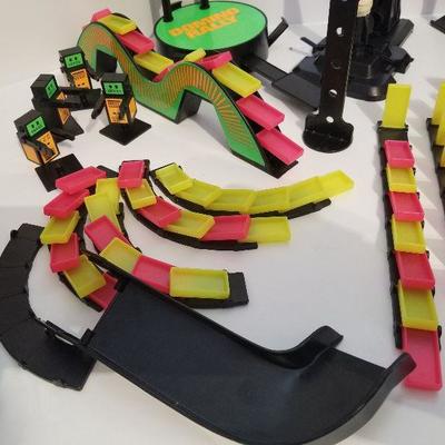 Domino Rally NEON SUPER DELUXE SET Pressman 1990 Hours Of Fun #130-A