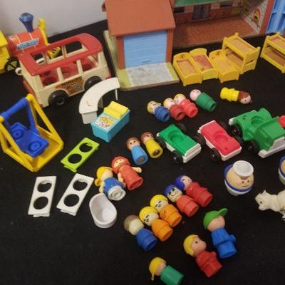 Vintage 1980 FISHER PRICE House & Other Mixed Accessories Trucks Cars - #39-A