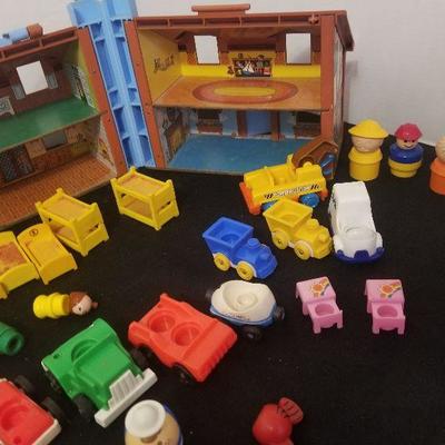 Vintage 1980 FISHER PRICE House & Other Mixed Accessories Trucks Cars - #39-A