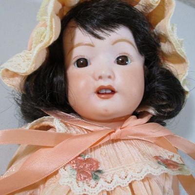German All Porcelain Heaubach Hopplesdorf 12"  Vintage Artist Made 