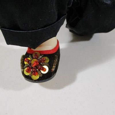 Kathy Hippensteel Geisha Baby Chen with COA 1854 Style 11 1/2" tall 
