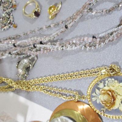  Vintage Estate Costume Jewelry Lot Some brand names All Wear 