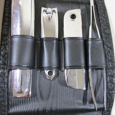 Vitron Traveling Manicure Set Fold over 4"