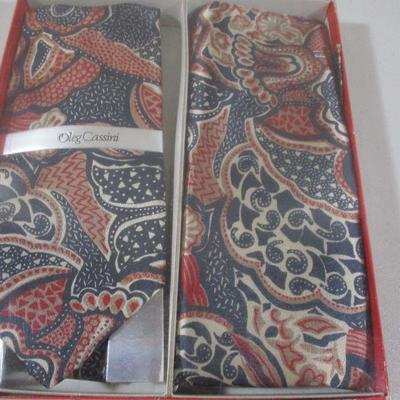 Vintage Oleg Cassini Tie & Handkerchief set In the Box 