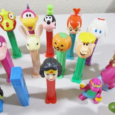 Large Lot of Pez  and rubber Flintstones Chracters 