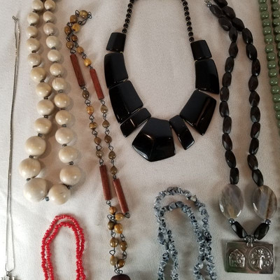 Costume Jewelry - Necklaces 