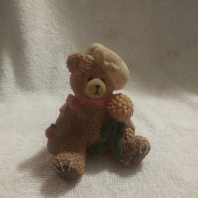 Bear figurine 