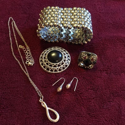 Silver overlay stretch bracelet, Brooch with Black center, Circular necklace & matching earrings, Size 7 Fun ring to match it all