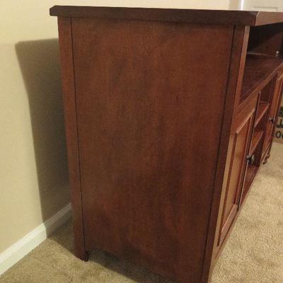Cabinet / TV Stand