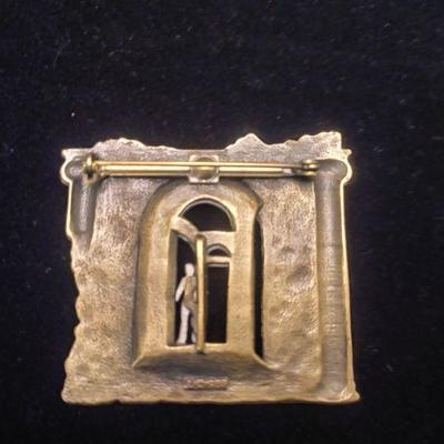 1988 Jonette Jewelry Ancient Roman Ruins Brooch 2"x 2"