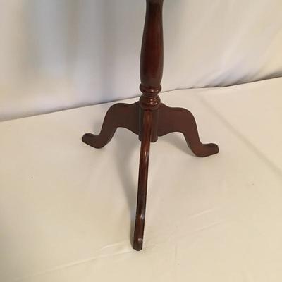 Lot 17 - Tiffany Style Lamp & Side Table