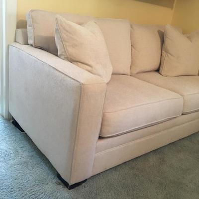 Lot 22 - Havertys Couch
