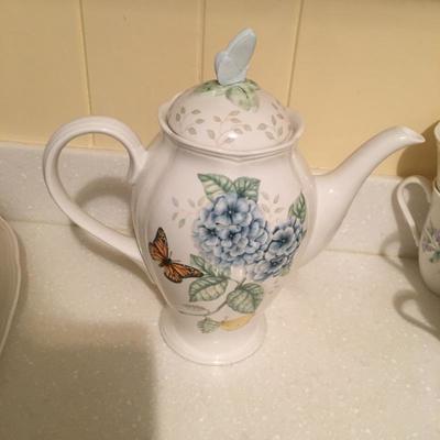 Lot 24 - Lenox Dinner Ware Set