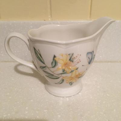 Lot 24 - Lenox Dinner Ware Set