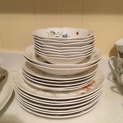 Lot 24 - Lenox Dinner Ware Set