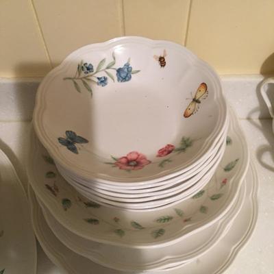 Lot 24 - Lenox Dinner Ware Set